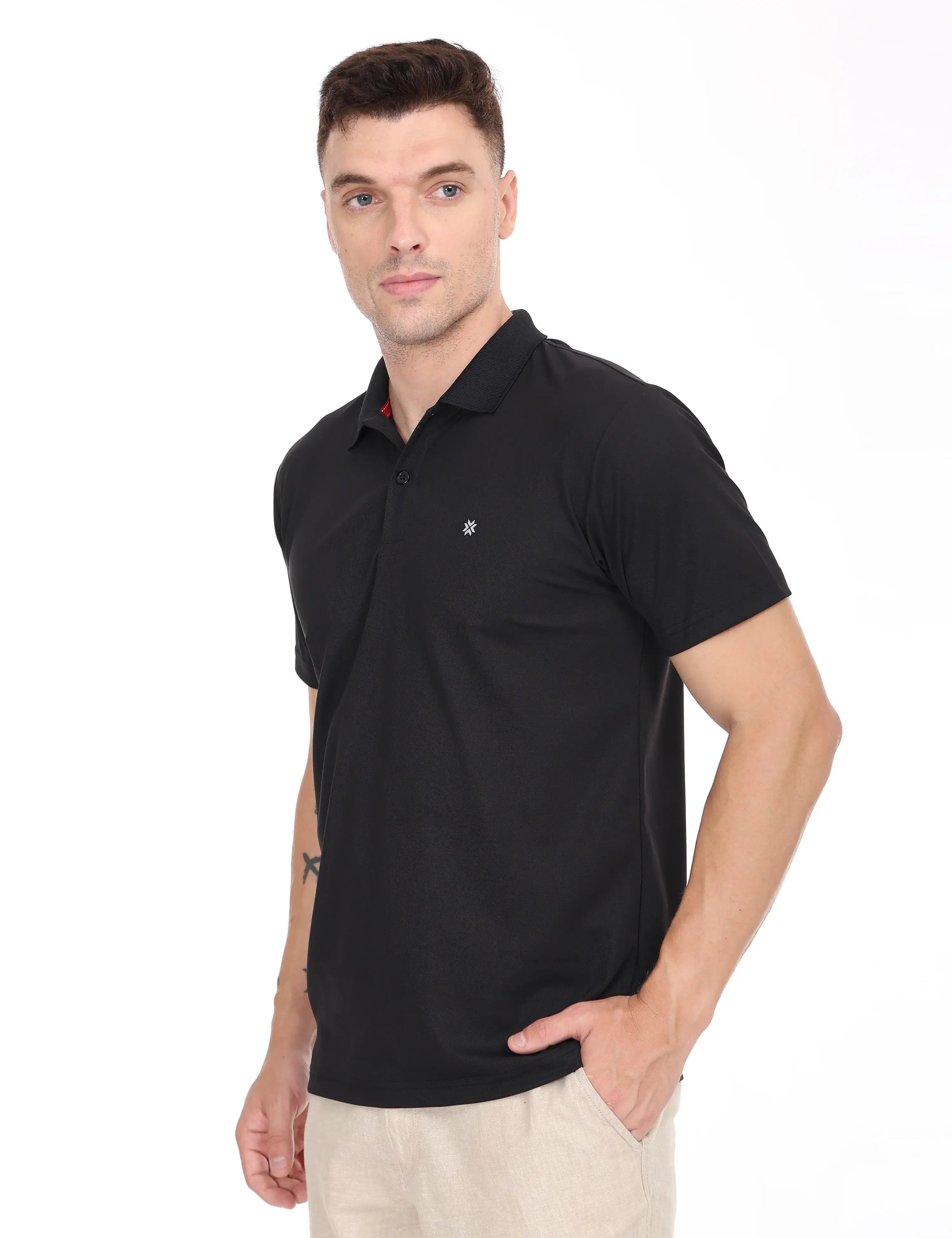 best-outfits-for-men-black-t-shirt-Rixo